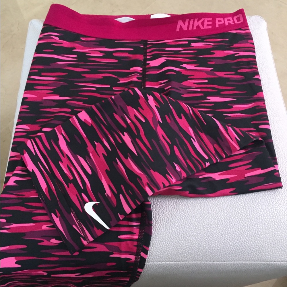 Nike Hot Pink Cropped Leggings